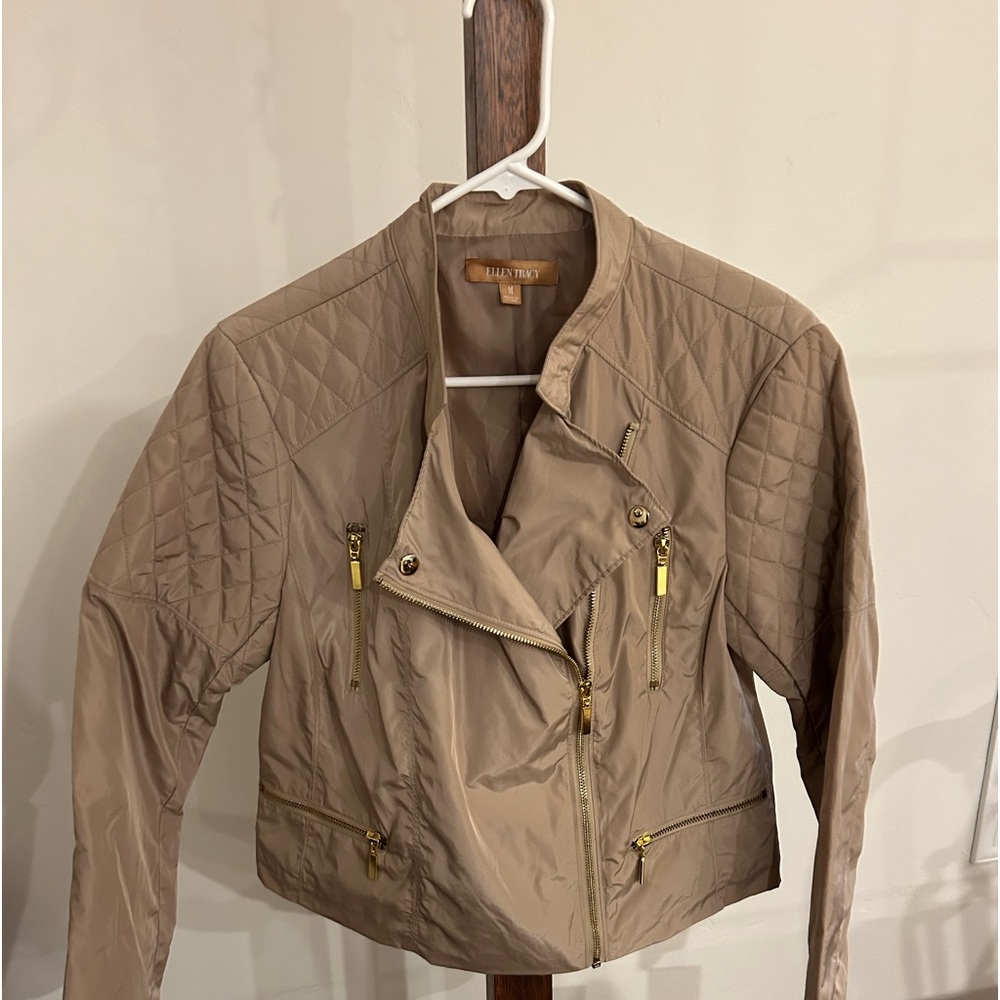 Ellen Tracy Women’s Jacket Diagonal Zip Front NWT Color‎ Tan /Gold Accent Size M